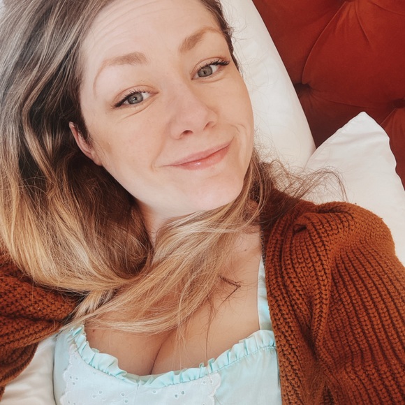 Meet your Posher, Laura - Picture 2 of 3